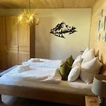 Luxury Double Room, Kitchenette, Games And Bar בית אירוח *
