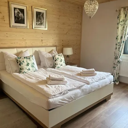 Δωμάτια σε οικογενειακή κατοικία Luxury Double Room, Guest Kitchen, Games And Bar Mortelsdorf