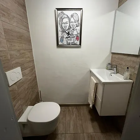 ホームステイ Luxury Double Room, Kitchenette, Games Room And Bar